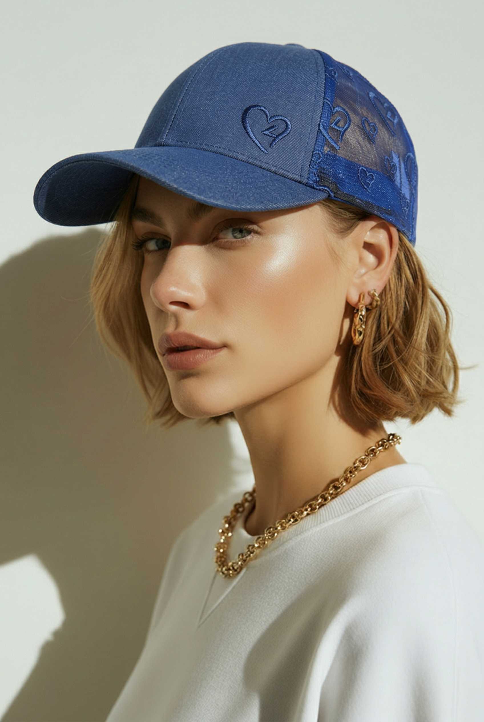 Blue heart mesh baseball cap – Embroidered mesh Trucker Hat