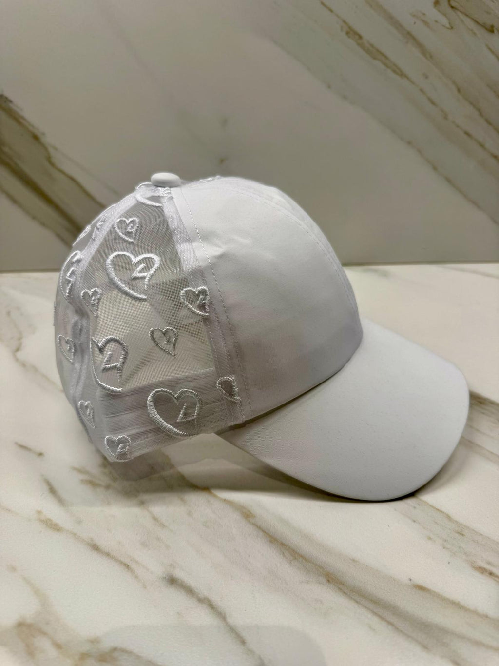 White heart mesh baseball cap – Embroidered mesh Trucker Hat